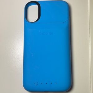 iPhone XR. Wireless phone charging case.